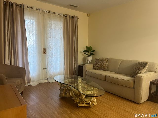 75 Washington Avenue 2-111, Hamden, CT 06518