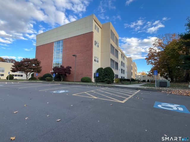 75 Washington Avenue 2-111, Hamden, CT 06518
