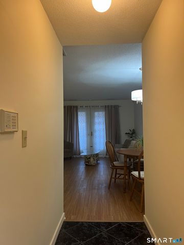 75 Washington Avenue 2-111, Hamden, CT 06518