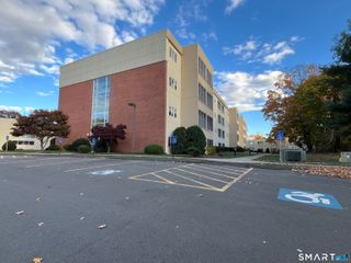 75 Washington Avenue 2-111, Hamden, CT 06518