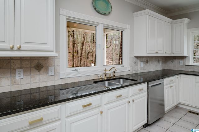 325 GREYSTONE GLEN CIRCLE, Hoover, AL 35242