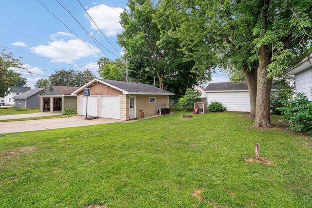 1010 S PEARL STREET, New London, WI 54961