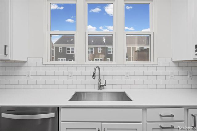 43071 Atwood Avenue, Novi, MI 48375