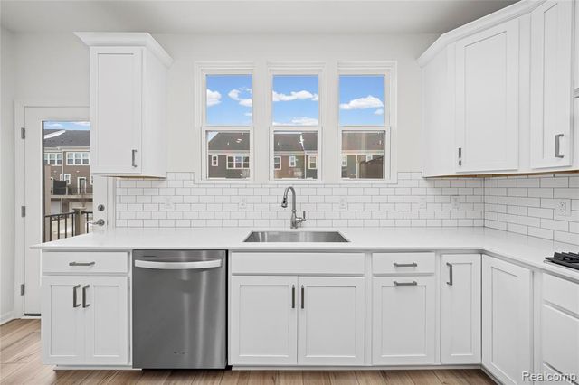 43071 Atwood Avenue, Novi, MI 48375