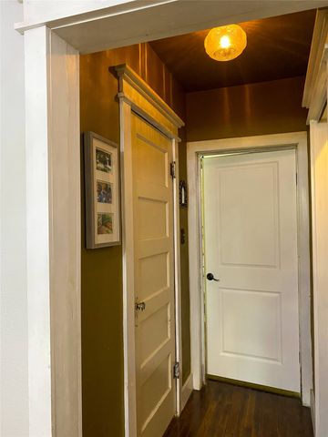 229 S Wilson Street, Burleson, TX 76028