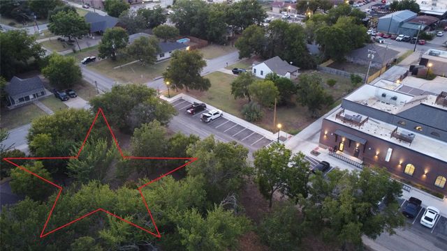 229 S Wilson Street, Burleson, TX 76028