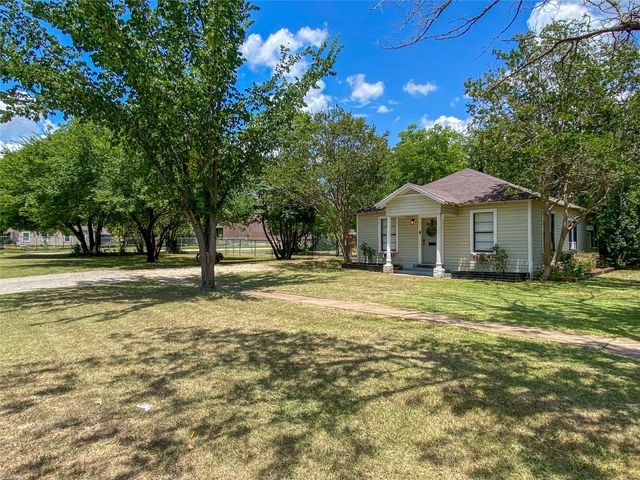 229 S Wilson Street, Burleson, TX 76028