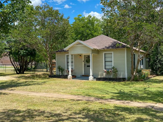 229 S Wilson Street, Burleson, TX 76028