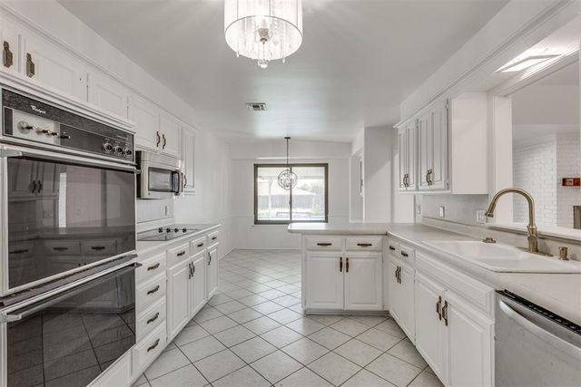13400 Apple Valley Drive, Oklahoma City, OK 73120