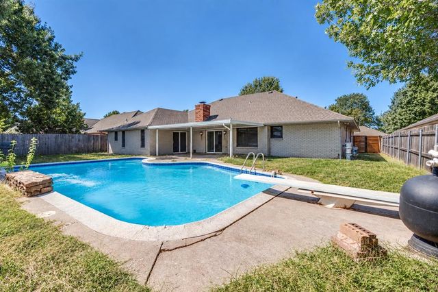 13400 Apple Valley Drive, Oklahoma City, OK 73120