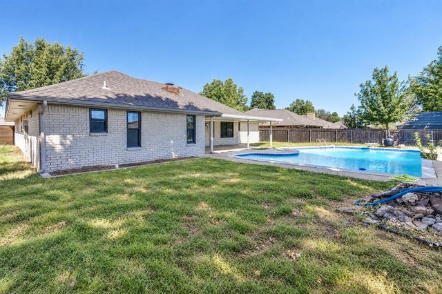 13400 Apple Valley Drive, Oklahoma City, OK 73120