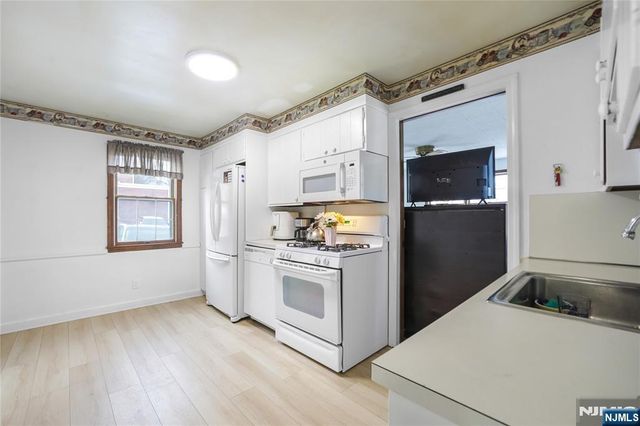 38 Sherwood Street, Clifton, NJ 07013