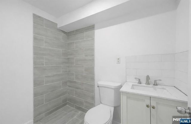 38 Sherwood Street, Clifton, NJ 07013