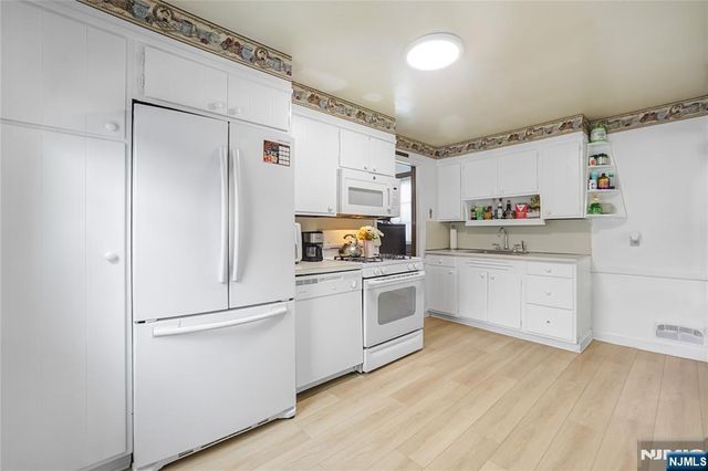 38 Sherwood Street, Clifton, NJ 07013