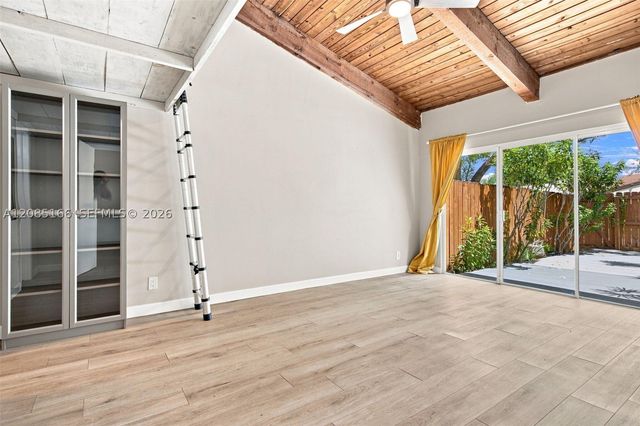 2221 Buttonwood Ave, Pembroke Pines, FL 33026
