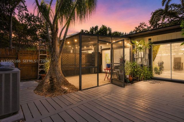 2221 Buttonwood Ave, Pembroke Pines, FL 33026