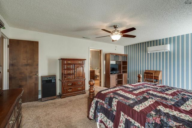 1593 WIGLEY ROAD, Iowa Park, TX 76367