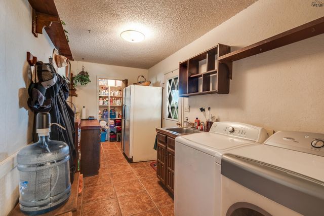 1593 WIGLEY ROAD, Iowa Park, TX 76367