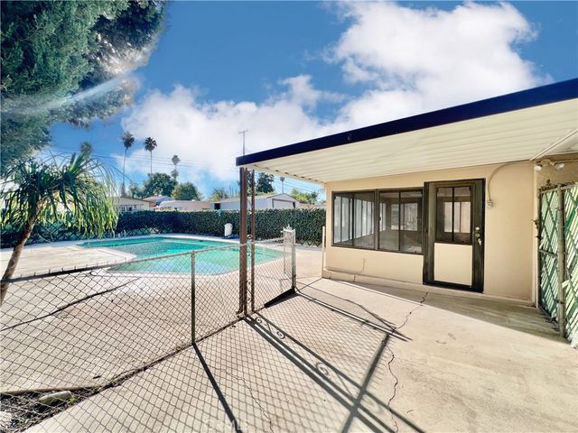 8654 Greenpoint Avenue, Riverside, CA 92503