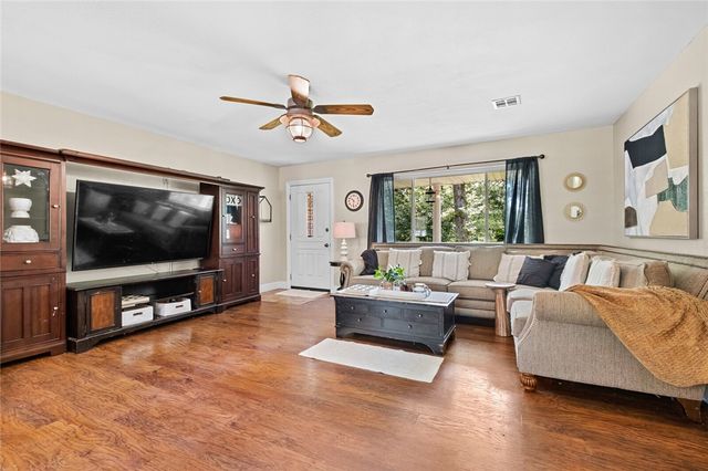 11419 Cripps Road, Gentry, AR 72734