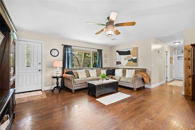 11419 Cripps Road, Gentry, AR 72734