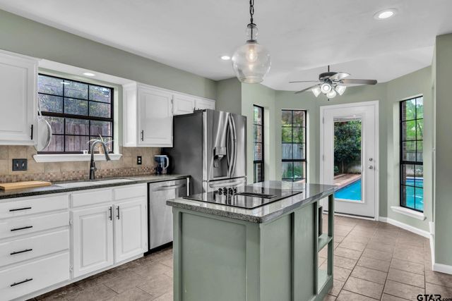 1110 Windsong Lane, Longview, TX 75605