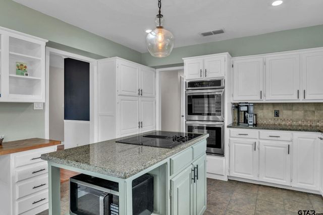 1110 Windsong Lane, Longview, TX 75605