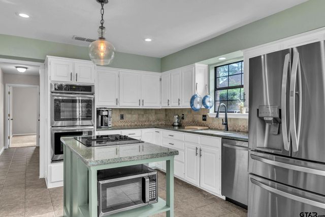 1110 Windsong Lane, Longview, TX 75605