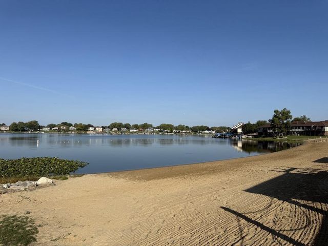 5015 Spinnaker Unit C Lane, Crown Point, IN 46307