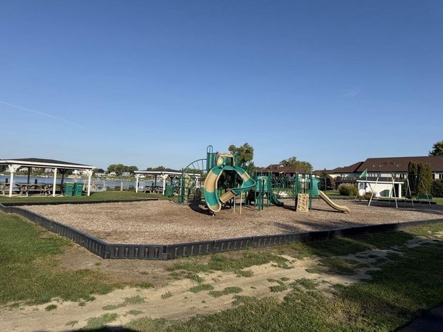 5015 Spinnaker Unit C Lane, Crown Point, IN 46307