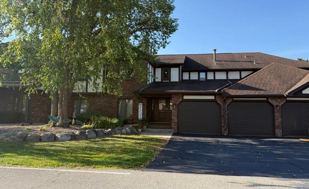 5015 Spinnaker Unit C Lane, Crown Point, IN 46307