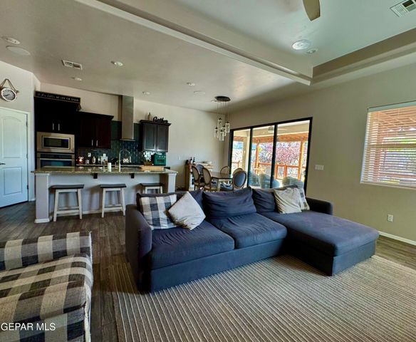 7332 STEVE DEGROAT Drive, El Paso, TX 79911