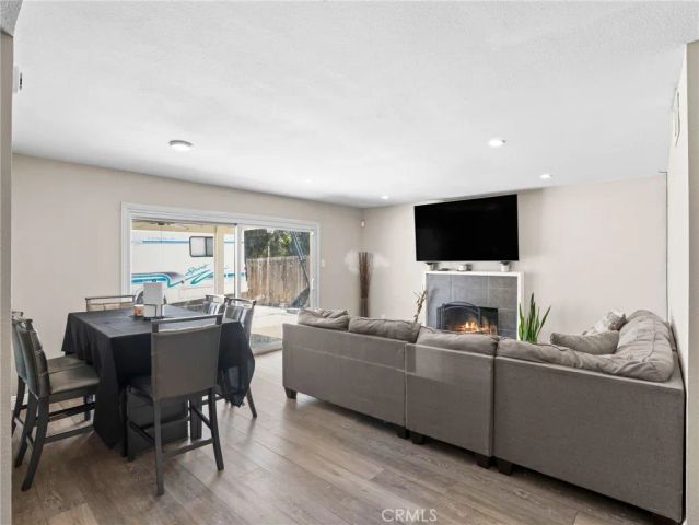 952 E La Verne, Pomona, CA 91767