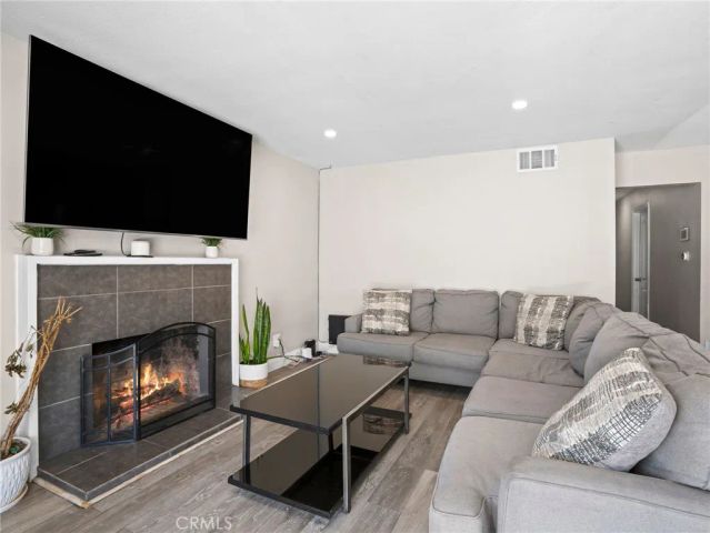 952 E La Verne, Pomona, CA 91767