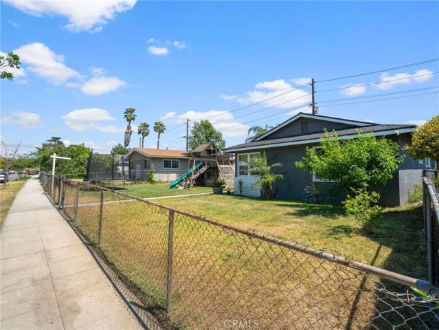 952 E La Verne, Pomona, CA 91767