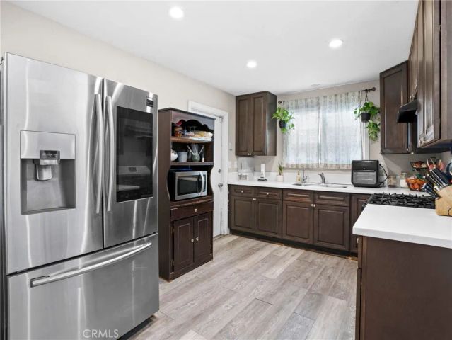 952 E La Verne, Pomona, CA 91767