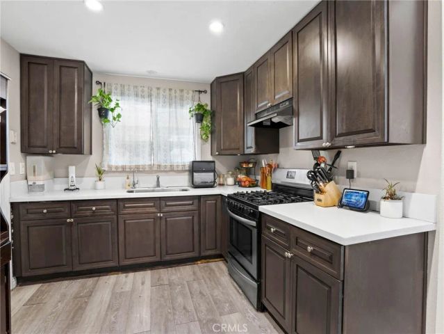 952 E La Verne, Pomona, CA 91767