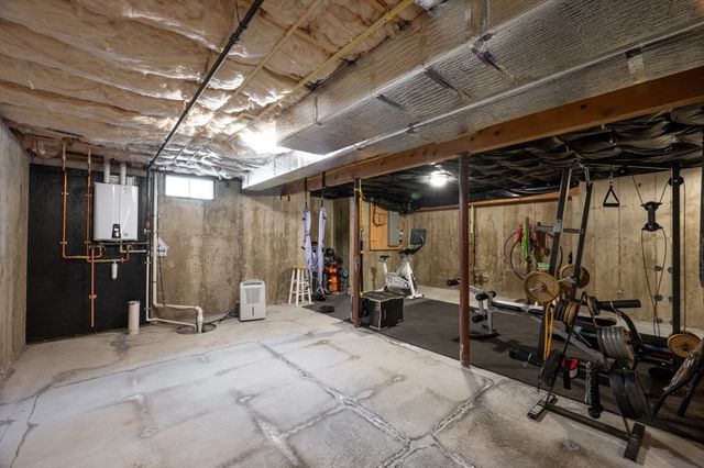 17 Mason Ln, Salisbury, MA 01952