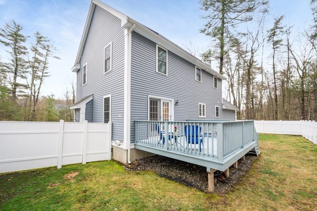 17 Mason Ln, Salisbury, MA 01952