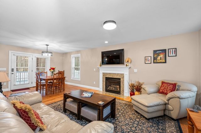 17 Mason Ln, Salisbury, MA 01952
