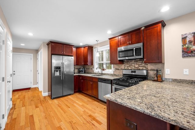 17 Mason Ln, Salisbury, MA 01952
