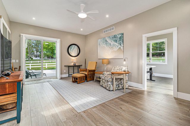 5407 W Sioux Road, Pentwater, MI 49449