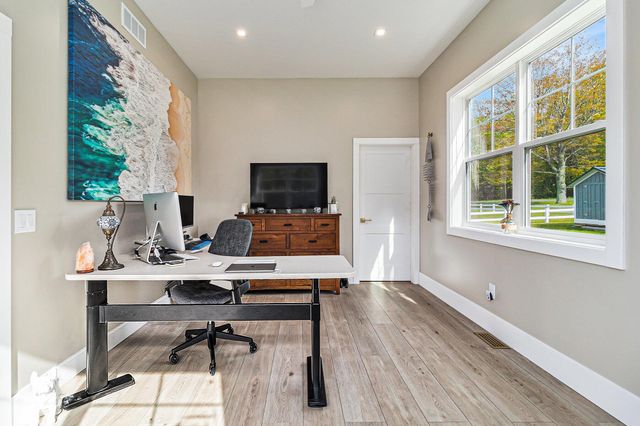 5407 W Sioux Road, Pentwater, MI 49449