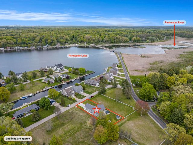 5407 W Sioux Road, Pentwater, MI 49449