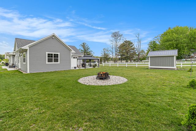 5407 W Sioux Road, Pentwater, MI 49449