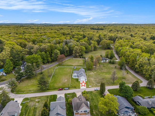 5407 W Sioux Road, Pentwater, MI 49449