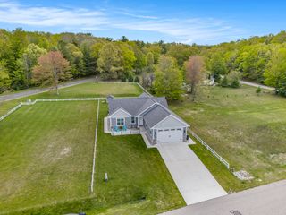 5407 W Sioux Road, Pentwater, MI 49449