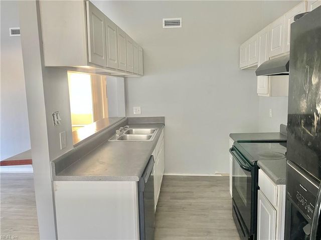 426 Shelter DR, Virginia Beach, VA 23462