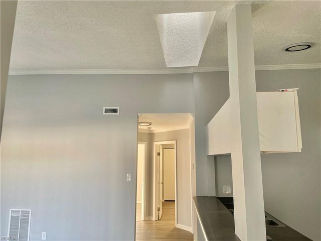 426 Shelter DR, Virginia Beach, VA 23462