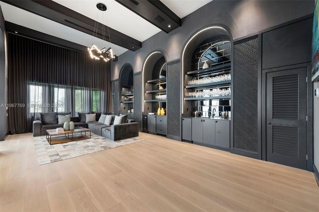 432 S Hibiscus Dr, Miami Beach, FL 33139